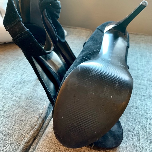 Carlos Santana Black Suede Peep Toe Pumps with Bow - Picture 5 of 5